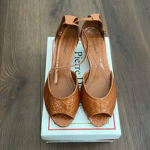 Pierre Dumas - Peekaboo Low Wedge w/ Strap - Size 10M - Never been worn